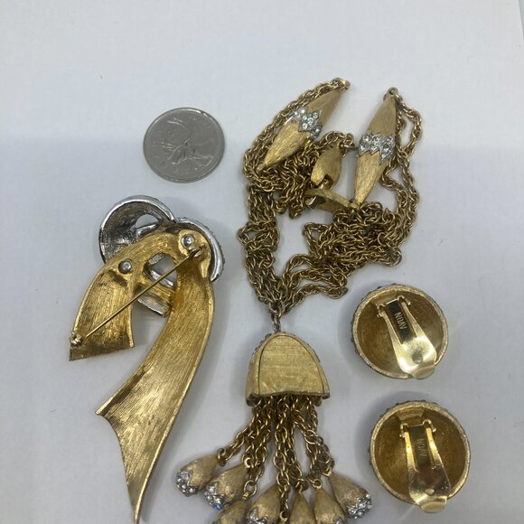 Vtg AVON de BELLEVILLE BOUCHER 5715 gold pave rhinestone tassel earrings brooch - Picture 6 of 7